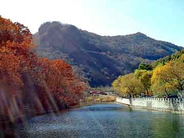 管家婆黑白马报图库，与神角力者